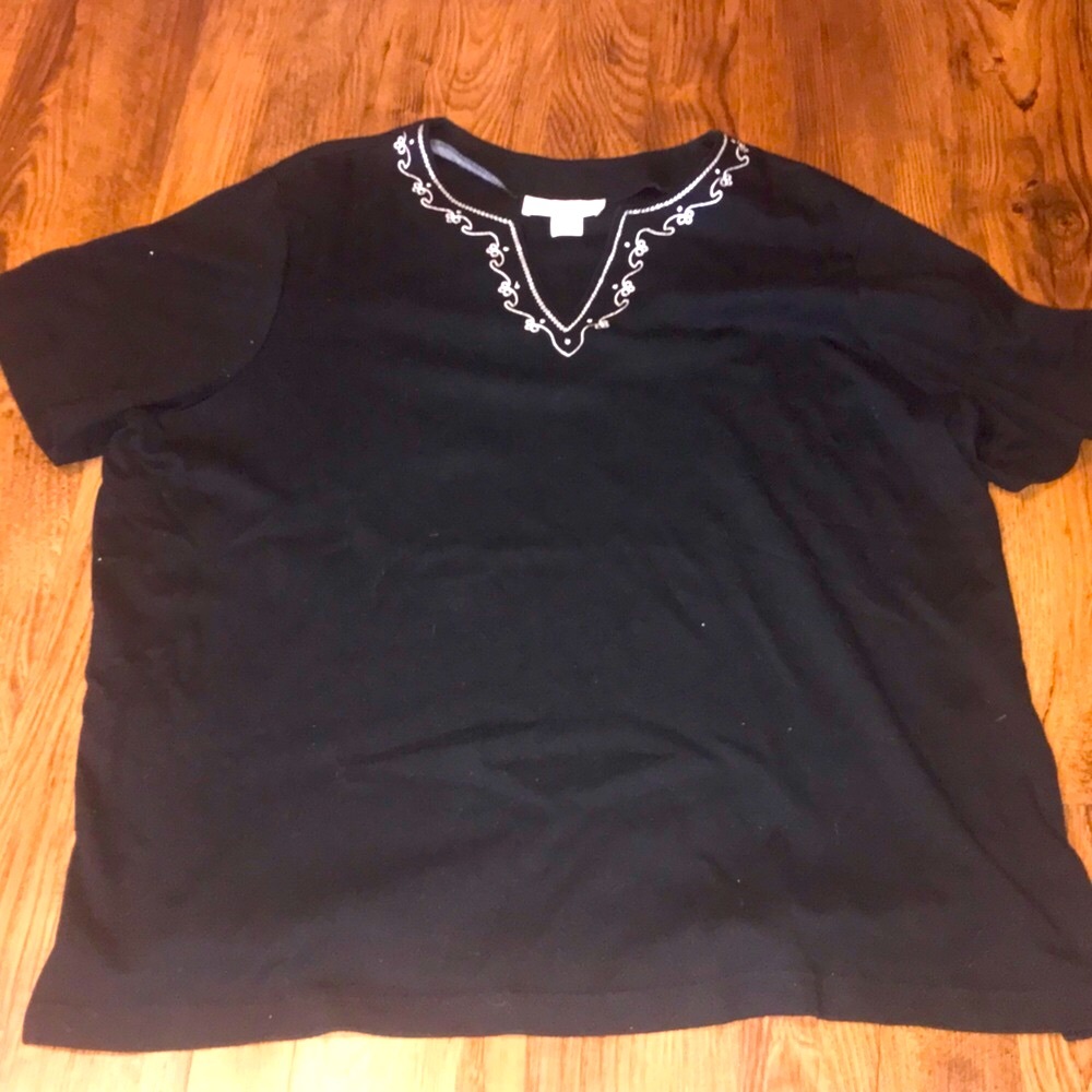 Black Short-Sleeve Top 2X White Embroidered V-Neck CD DANIELS